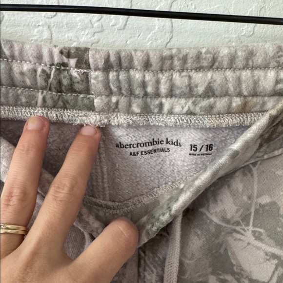 Abercrombie & Fitch Camo Jogger Sweatpants Kids 1/5/16 Women’s XS/S - Picture 4 of 8
